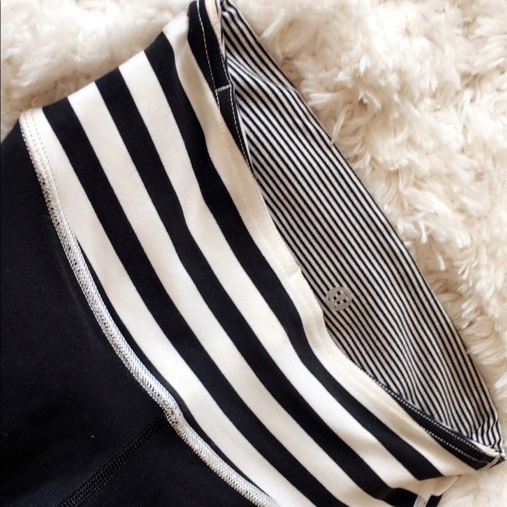 NWOT Lululemon reversible crops size 2